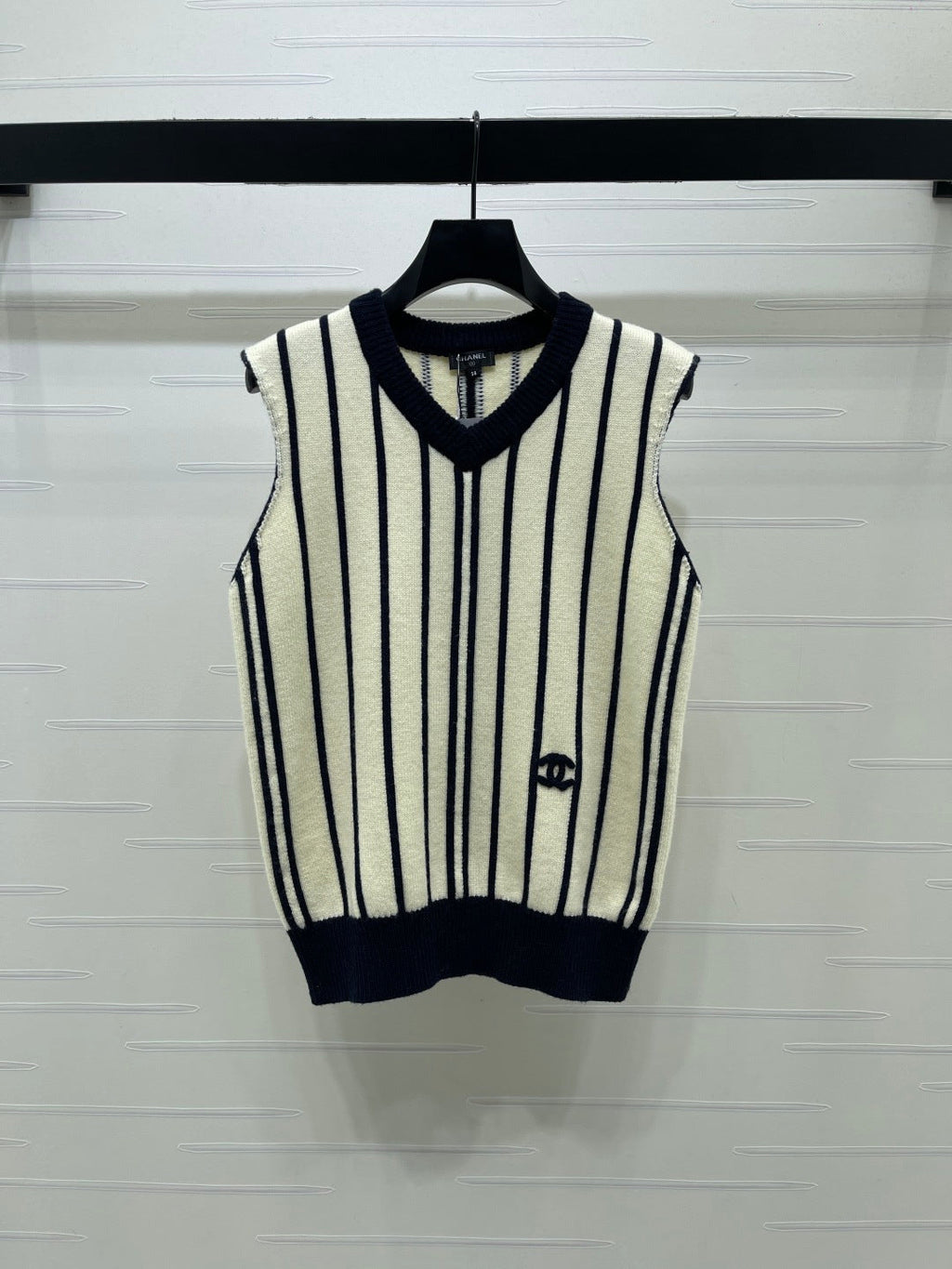 26FW New Vertical-Stripe V-Neck Knit Vest
