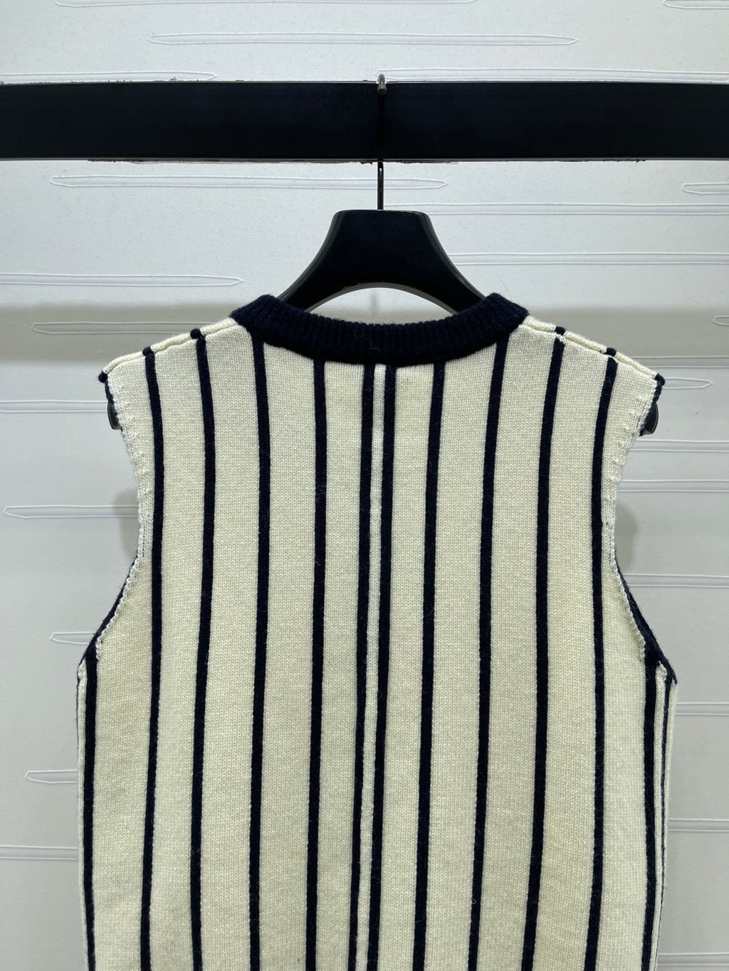 26FW New Vertical-Stripe V-Neck Knit Vest