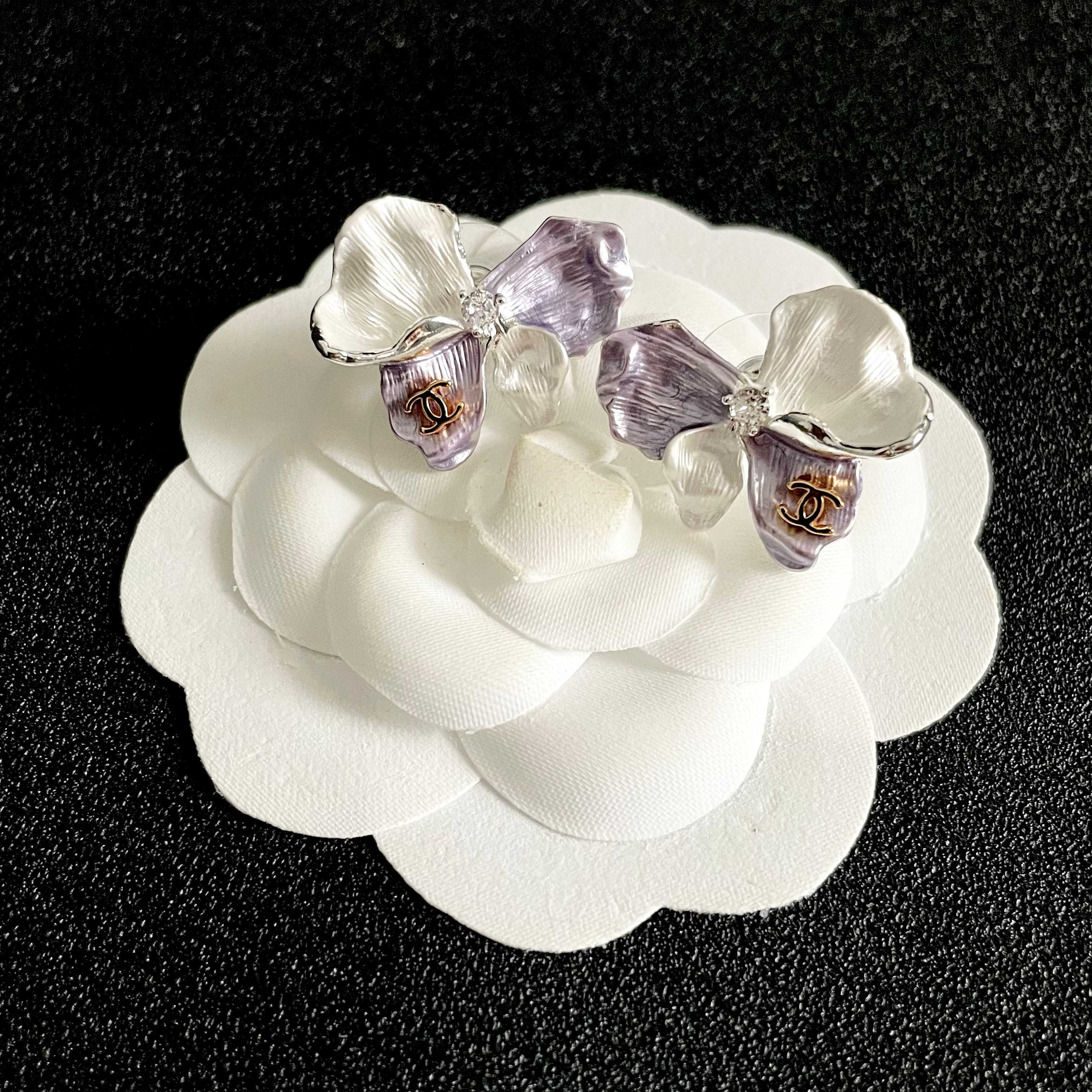 26FW New Double-C Petal Stud Earrings