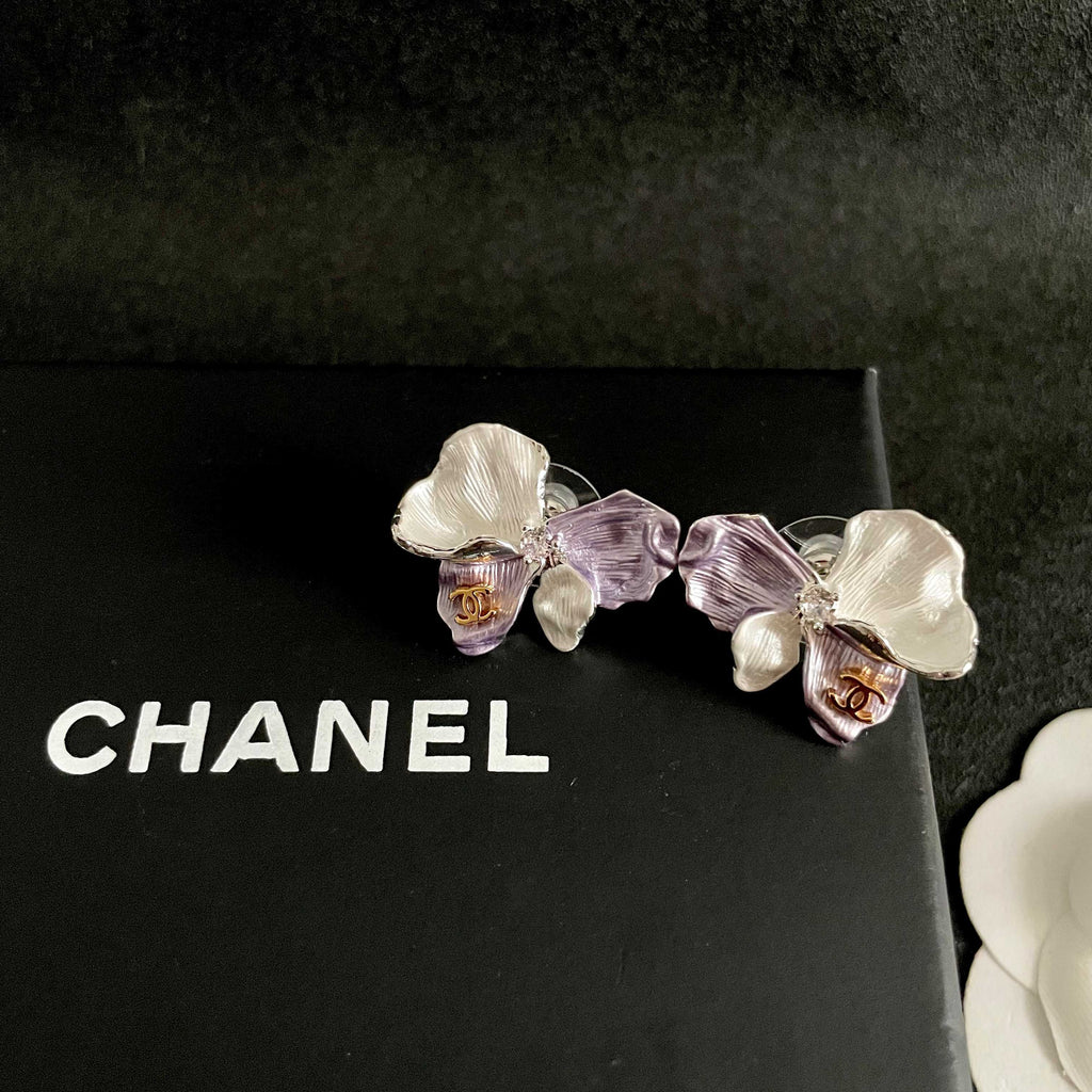 26FW New Double-C Petal Stud Earrings