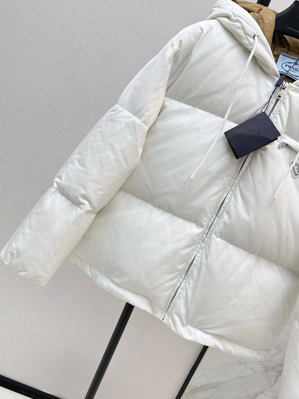 26FW New Hooded Down Jacket with Triangle Logo Detail 🤎