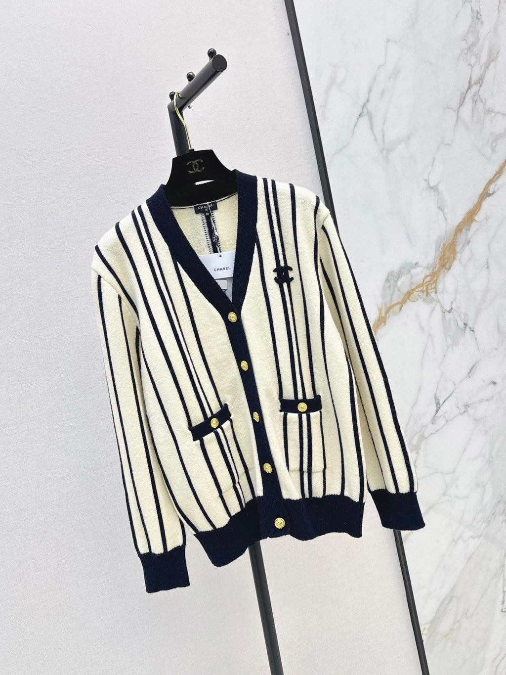 26FW New Vertical-Stripe V-Neck Long-Sleeve Knit Cardigan 🖤