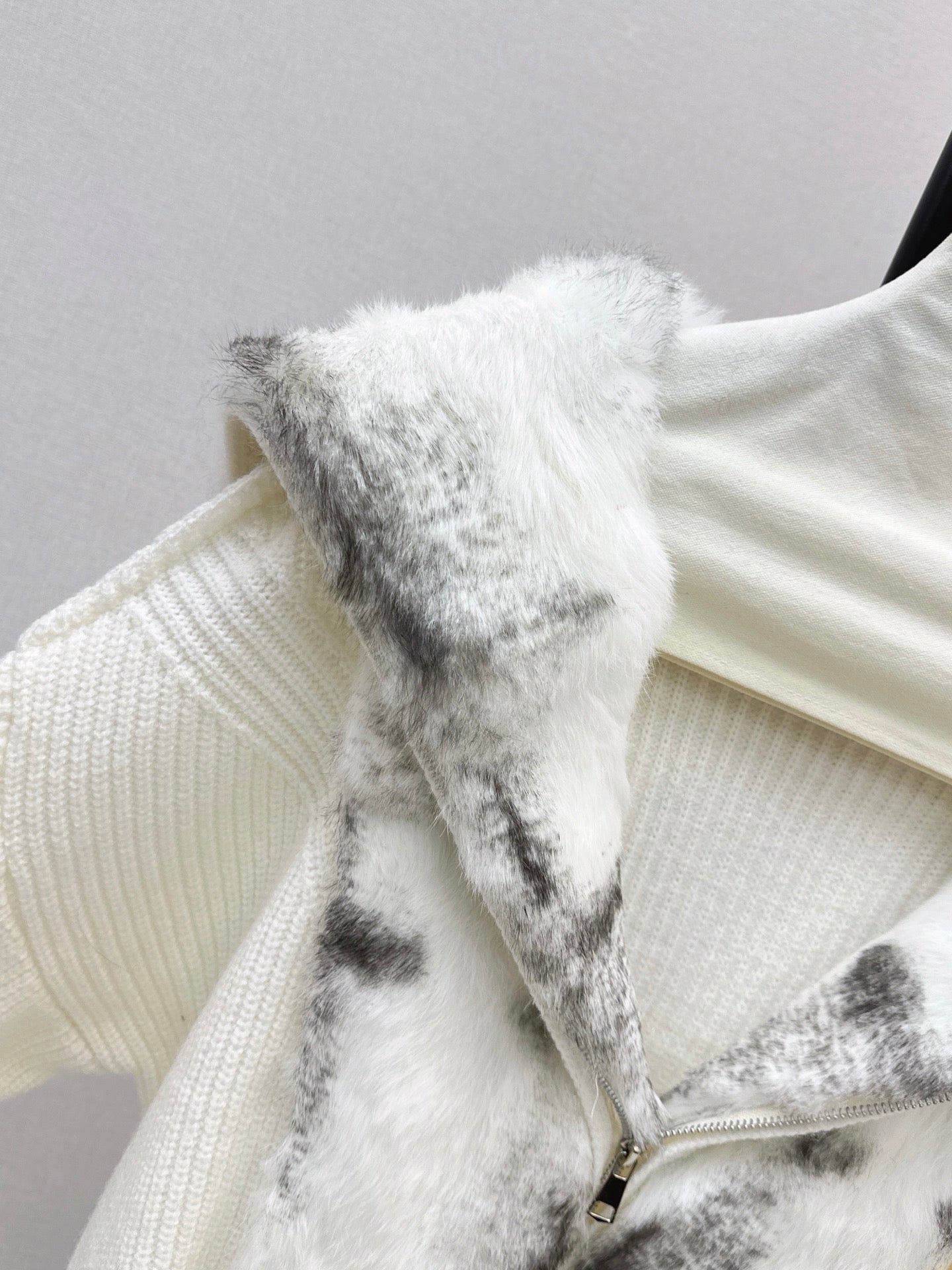 ❤️‍🔥Limited edition❤️‍🔥26FW New Knit Cardigan with Fox Fur Trim 🤎