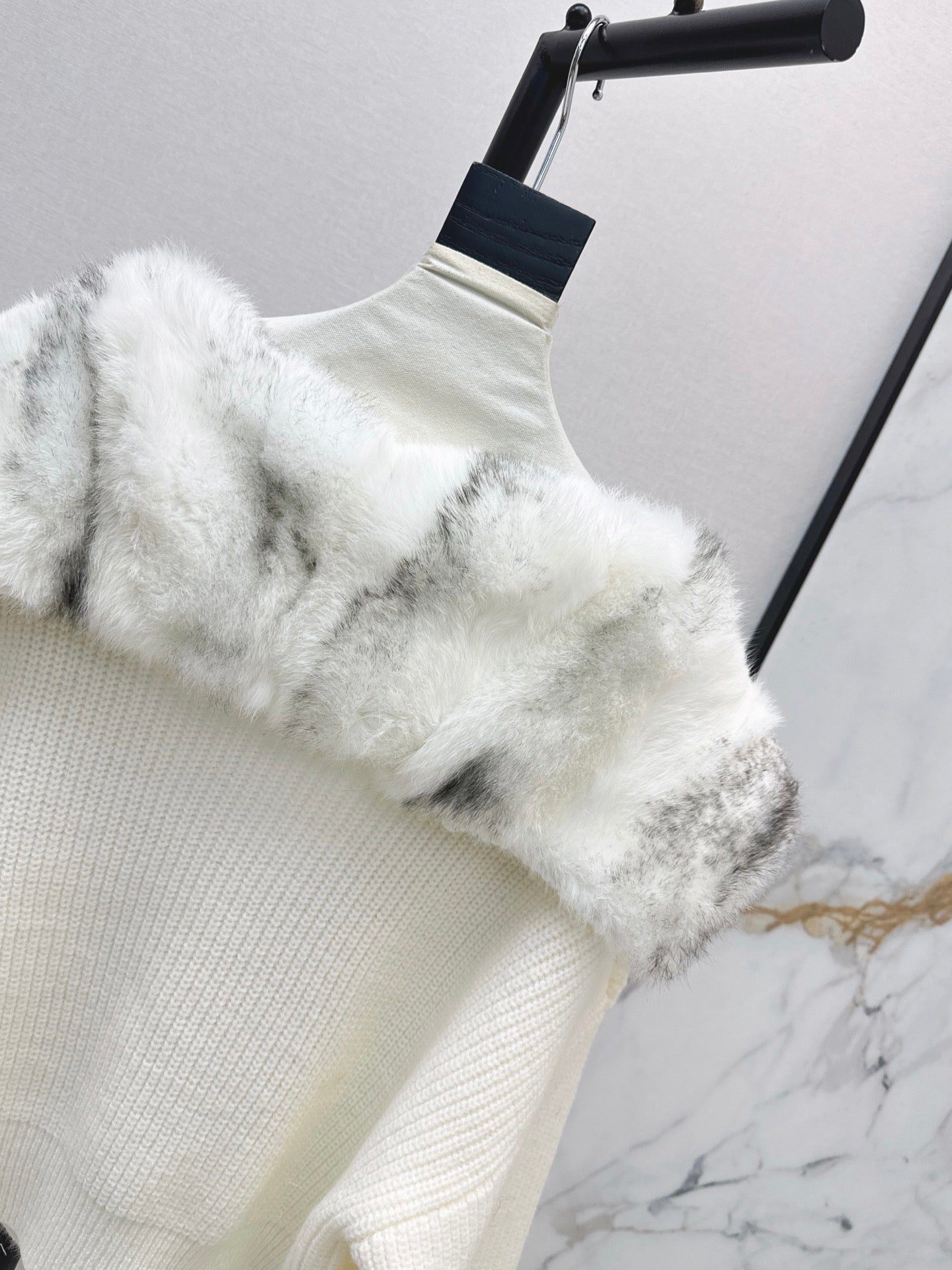 ❤️‍🔥Limited edition❤️‍🔥26FW New Knit Cardigan with Fox Fur Trim 🤎