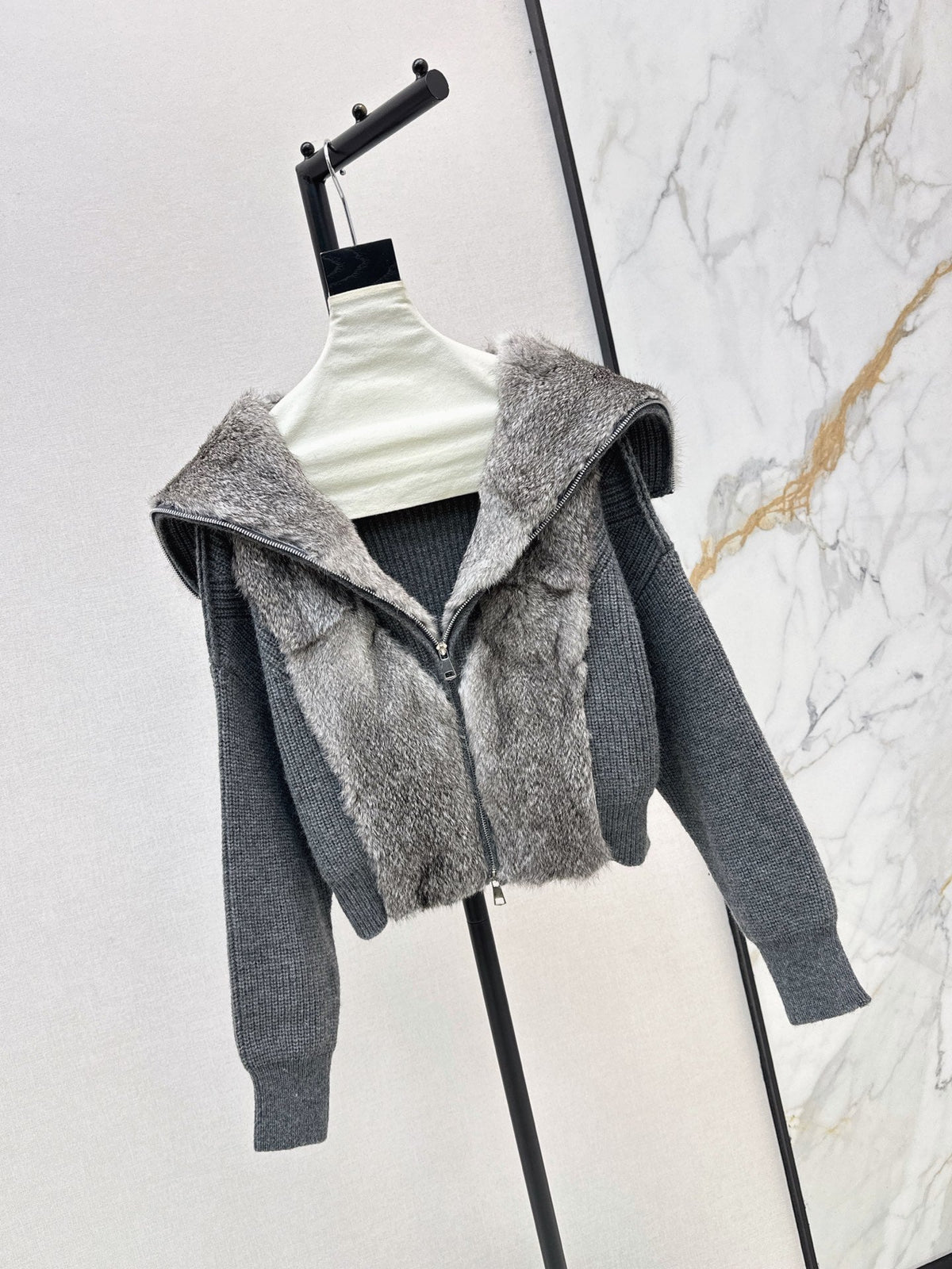 ❤️‍🔥Limited edition❤️‍🔥26FW New Knit Cardigan with Fox Fur Trim 🤎