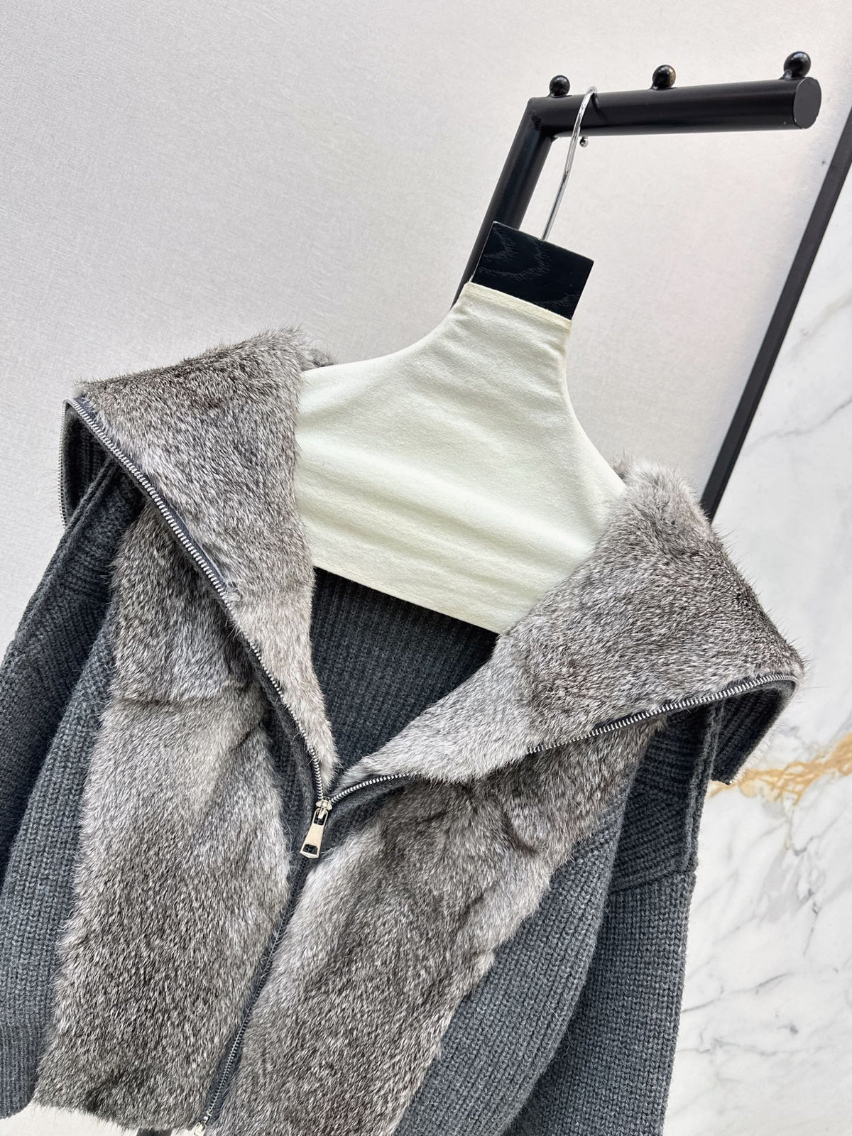 ❤️‍🔥Limited edition❤️‍🔥26FW New Knit Cardigan with Fox Fur Trim 🤎