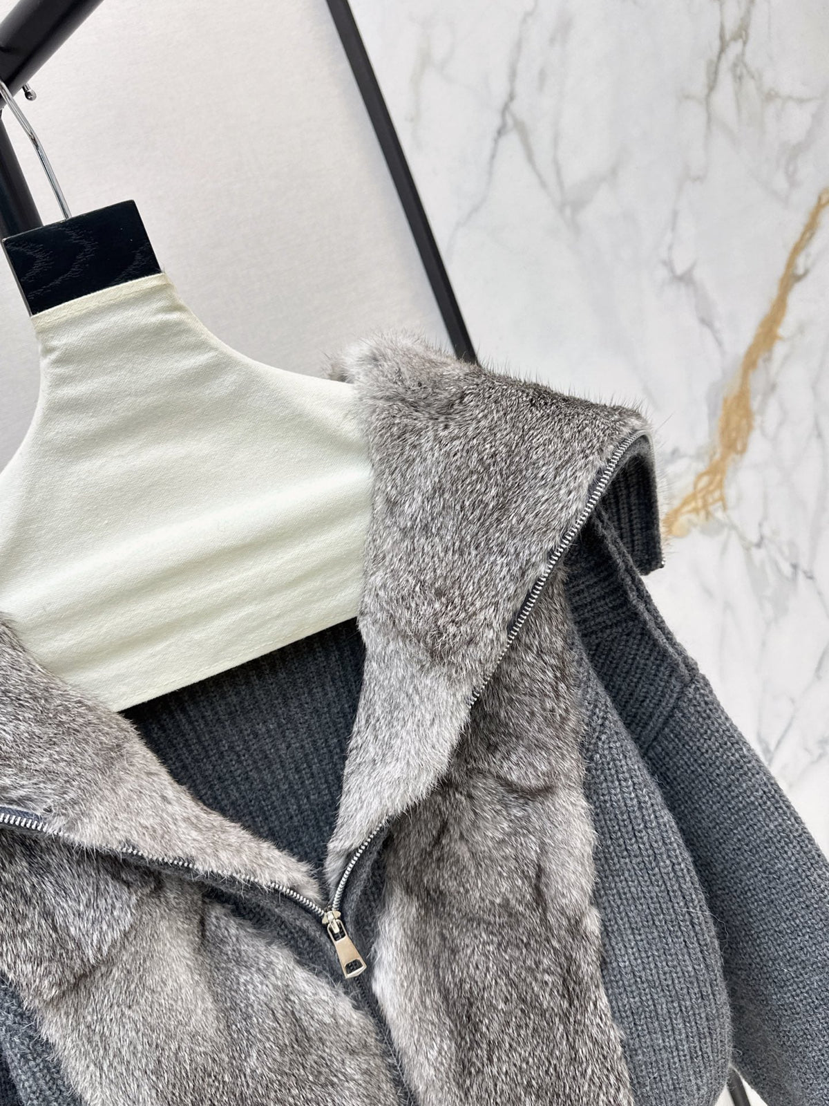 ❤️‍🔥Limited edition❤️‍🔥26FW New Knit Cardigan with Fox Fur Trim 🤎