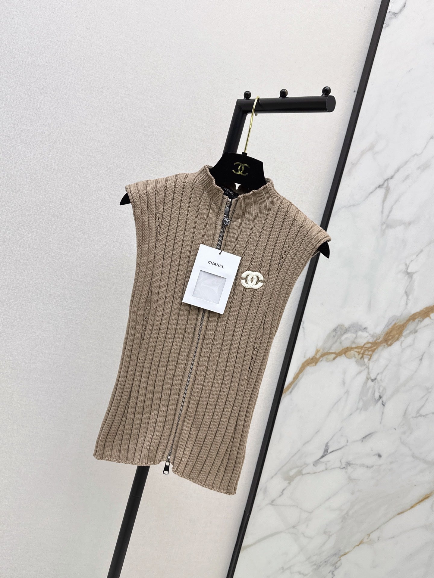 26FW New Color-Block Square-Neck Slim-Fit Sleeveless Knit Top 🤎