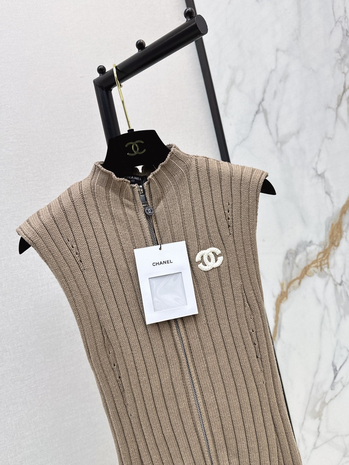 26FW New Color-Block Square-Neck Slim-Fit Sleeveless Knit Top 🤎