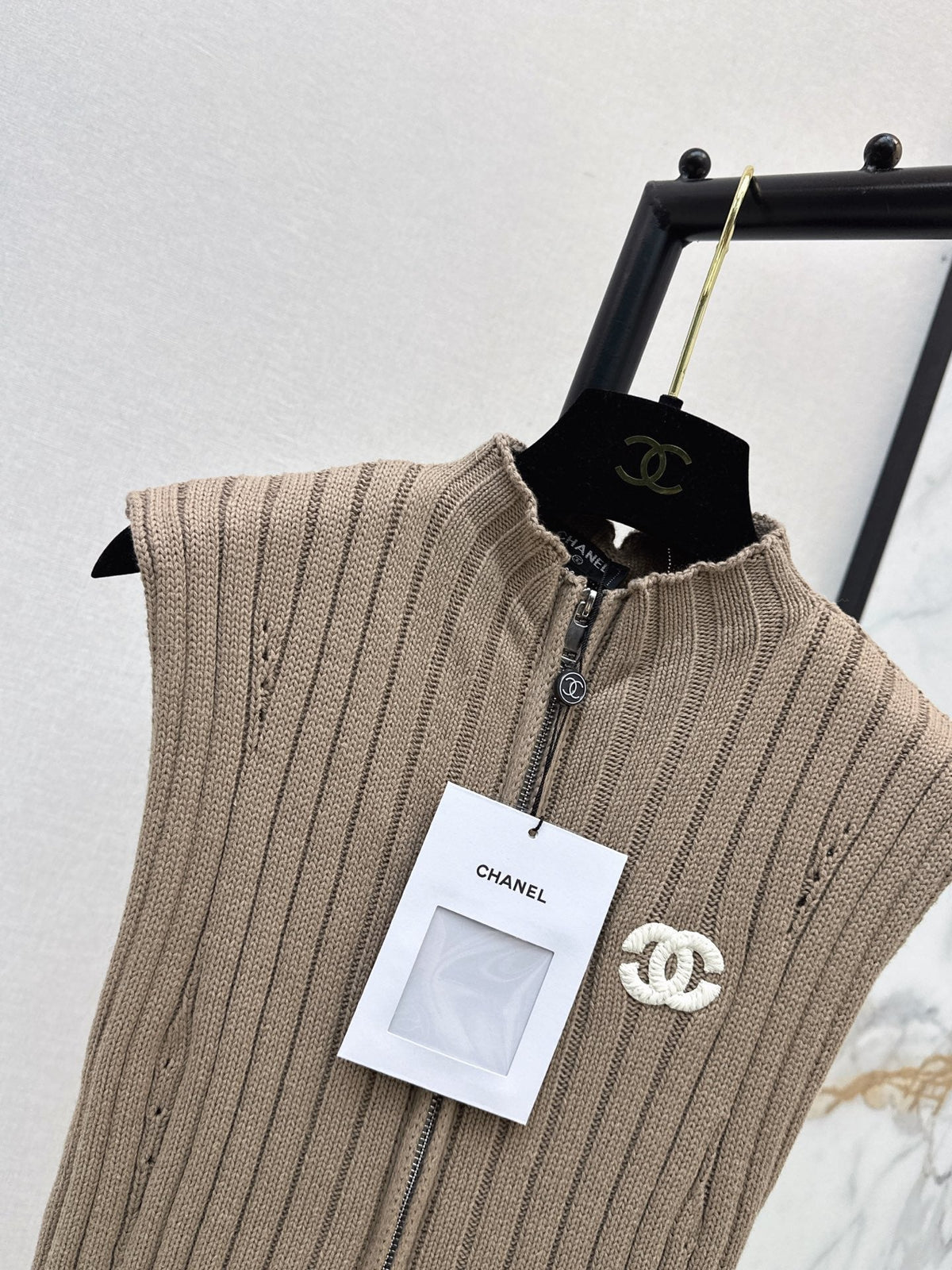 26FW New Color-Block Square-Neck Slim-Fit Sleeveless Knit Top 🤎