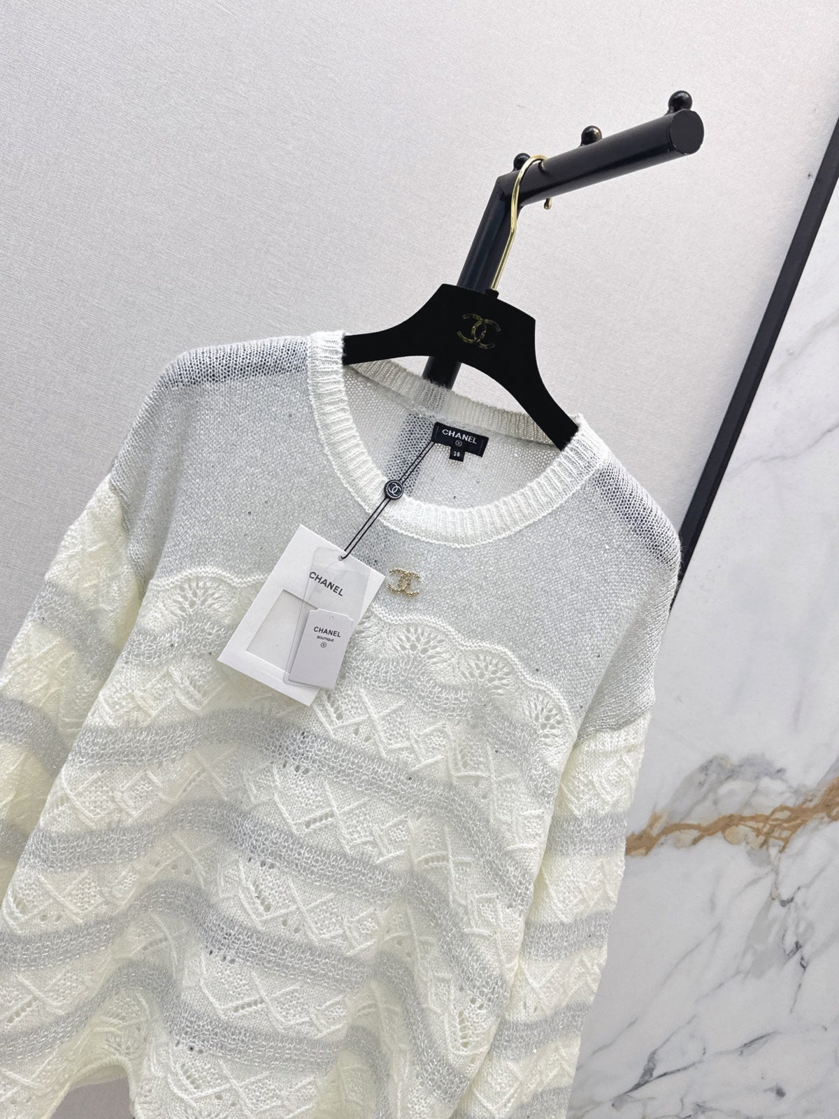 26FW Long-Sleeve Knit Top with Cut-Out Detail and New Logo Hardware 🤍