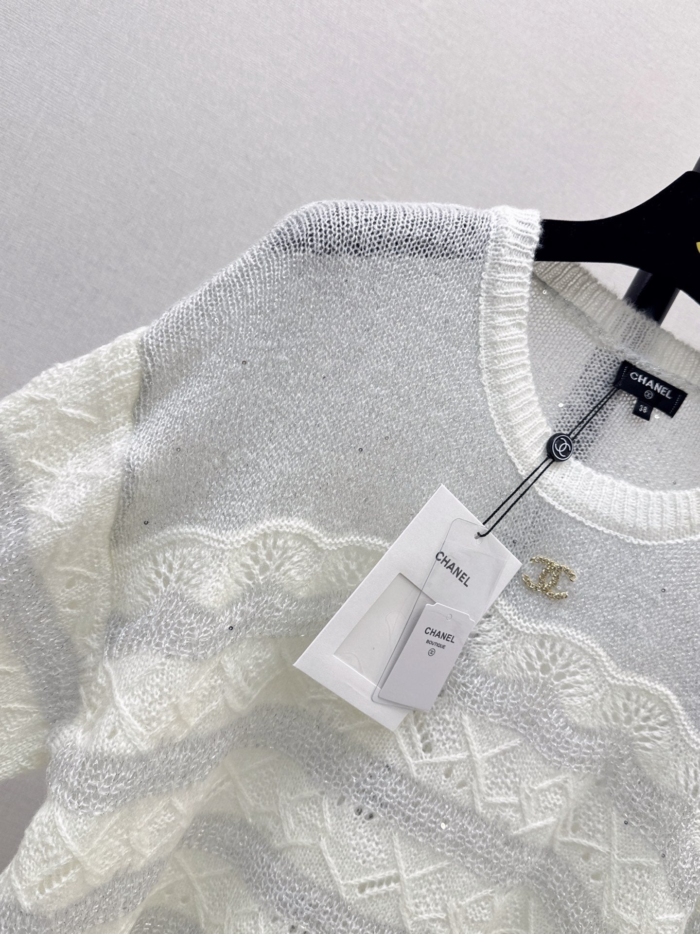 26FW Long-Sleeve Knit Top with Cut-Out Detail and New Logo Hardware 🤍