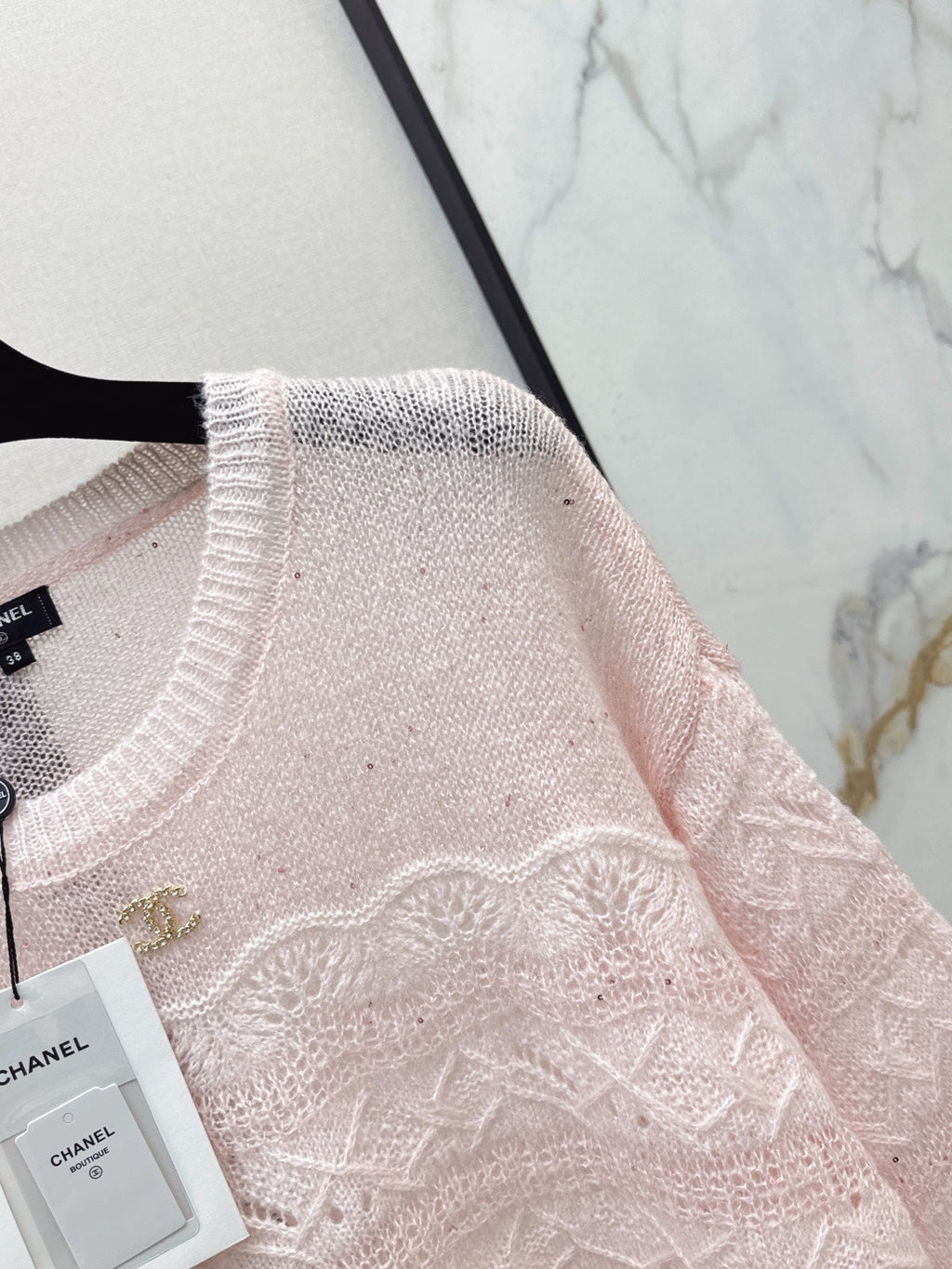 26FW Long-Sleeve Knit Top with Cut-Out Detail and New Logo Hardware 🤍