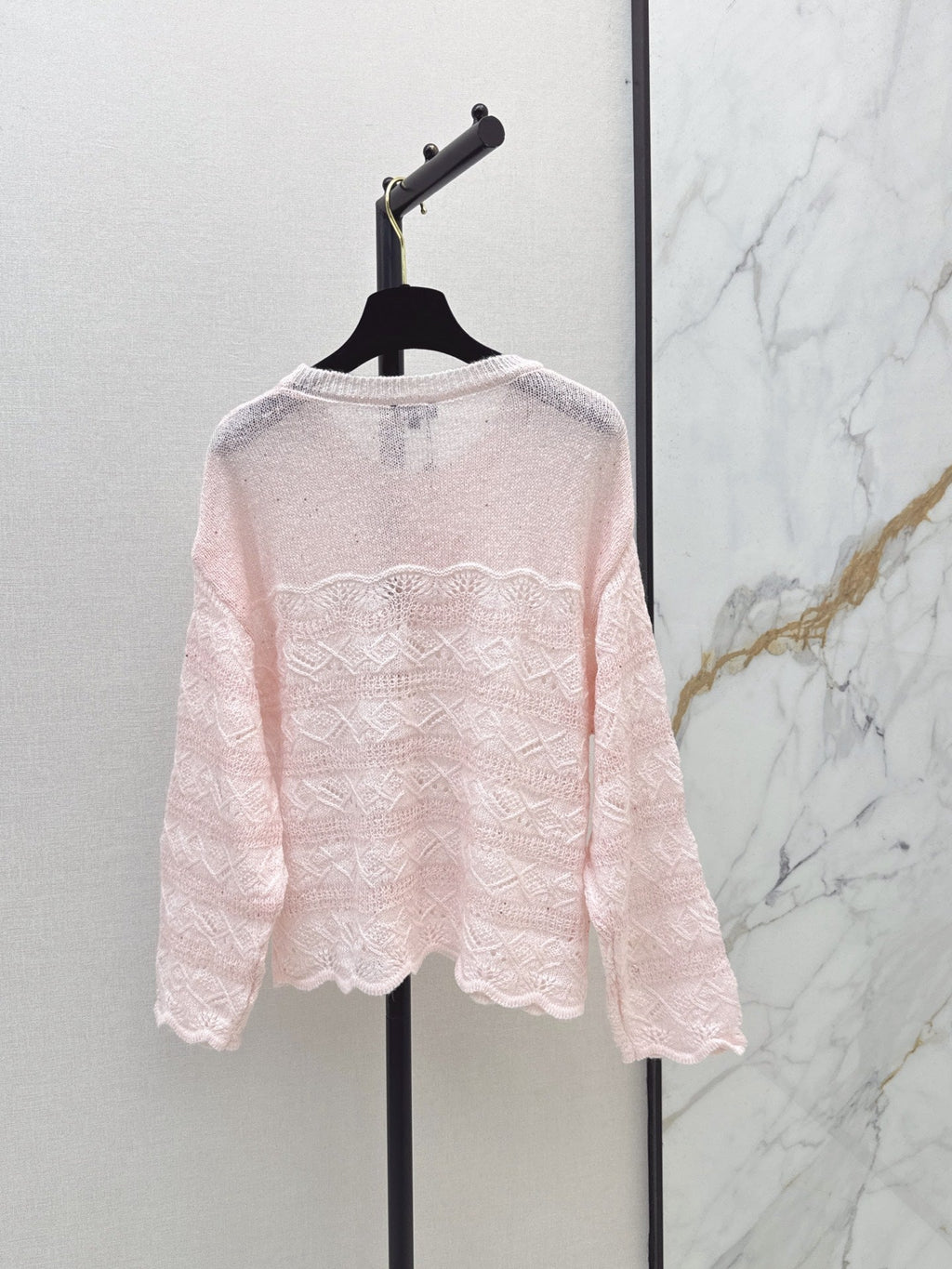 26FW Long-Sleeve Knit Top with Cut-Out Detail and New Logo Hardware 🤍