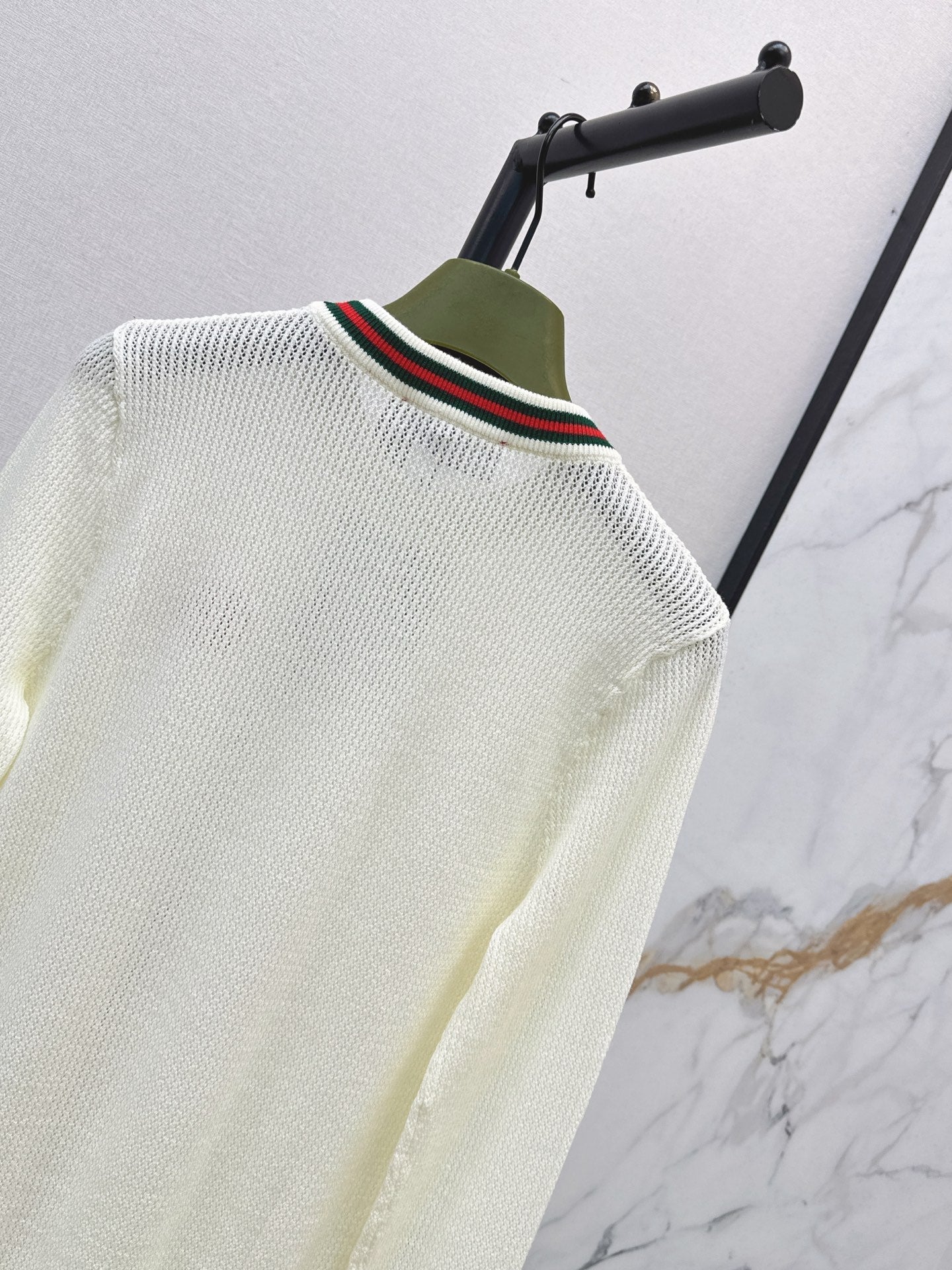 26FW New Classic Crew-Neck Sweater 🤍