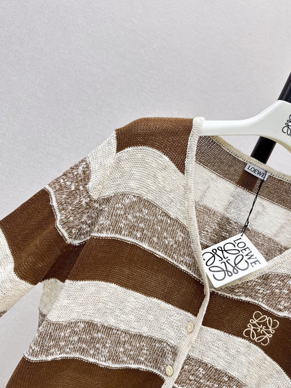 26FW New Loose-Fit Striped Long-Sleeve Knit Cardigan with Embroidered Logo 🤎