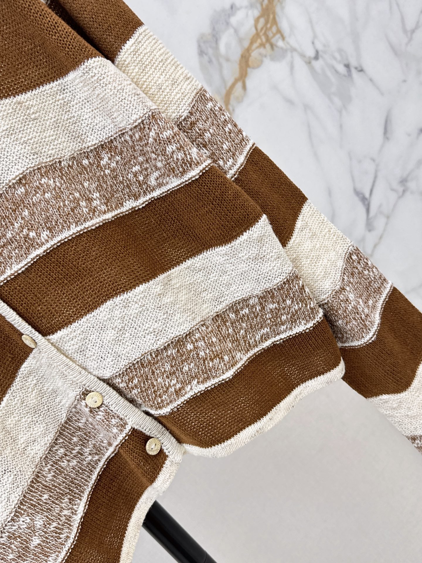 26FW New Loose-Fit Striped Long-Sleeve Knit Cardigan with Embroidered Logo 🤎