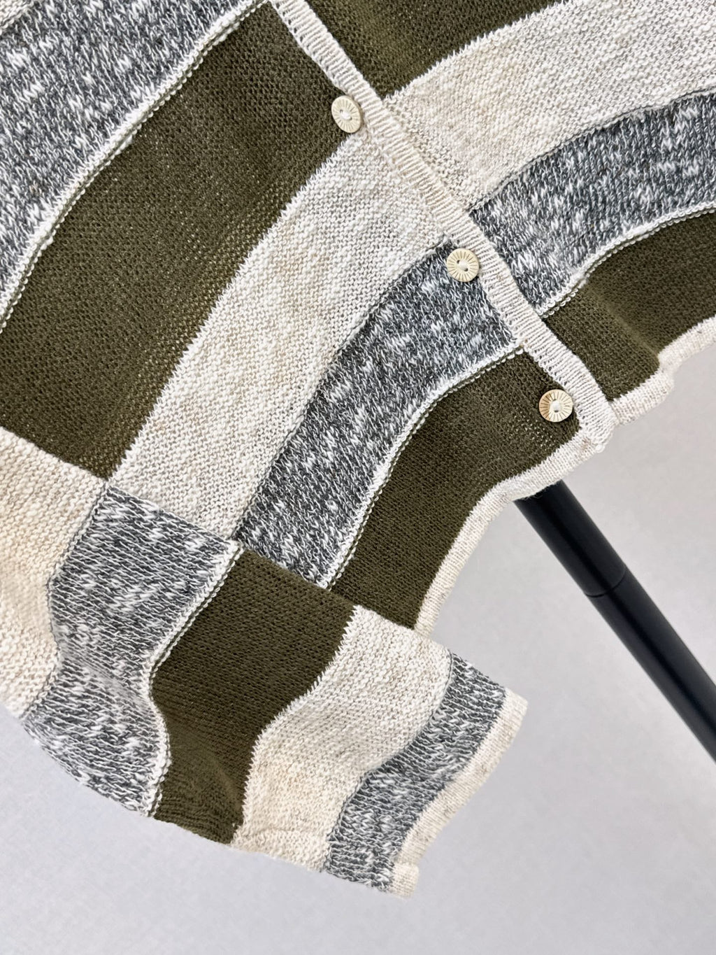 26FW New Loose-Fit Striped Long-Sleeve Knit Cardigan with Embroidered Logo 🤎