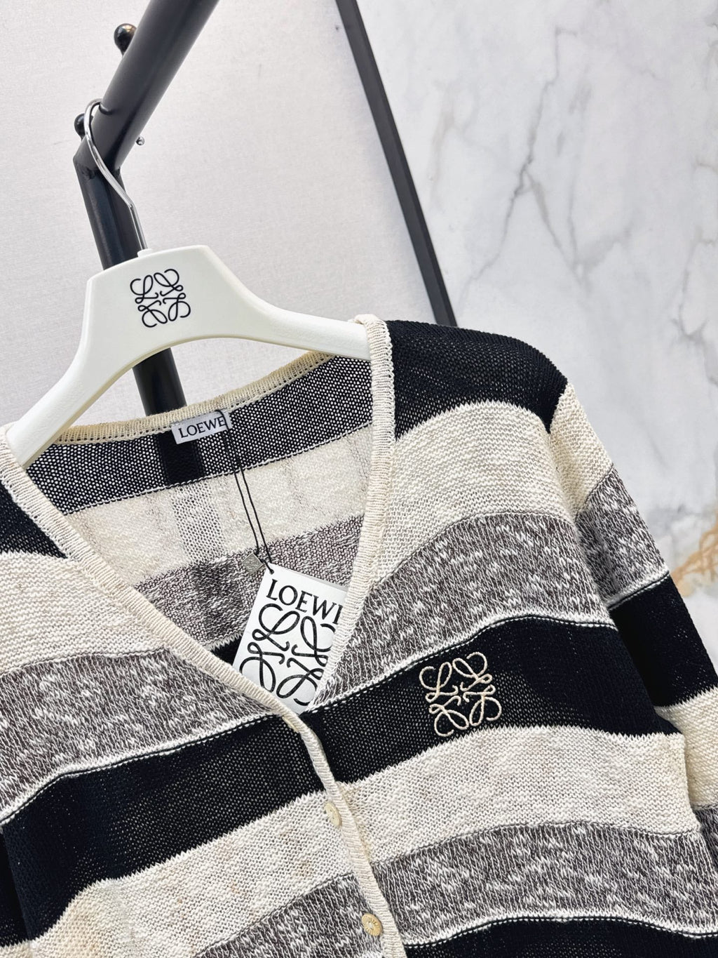 26FW New Loose-Fit Striped Long-Sleeve Knit Cardigan with Embroidered Logo 🤎