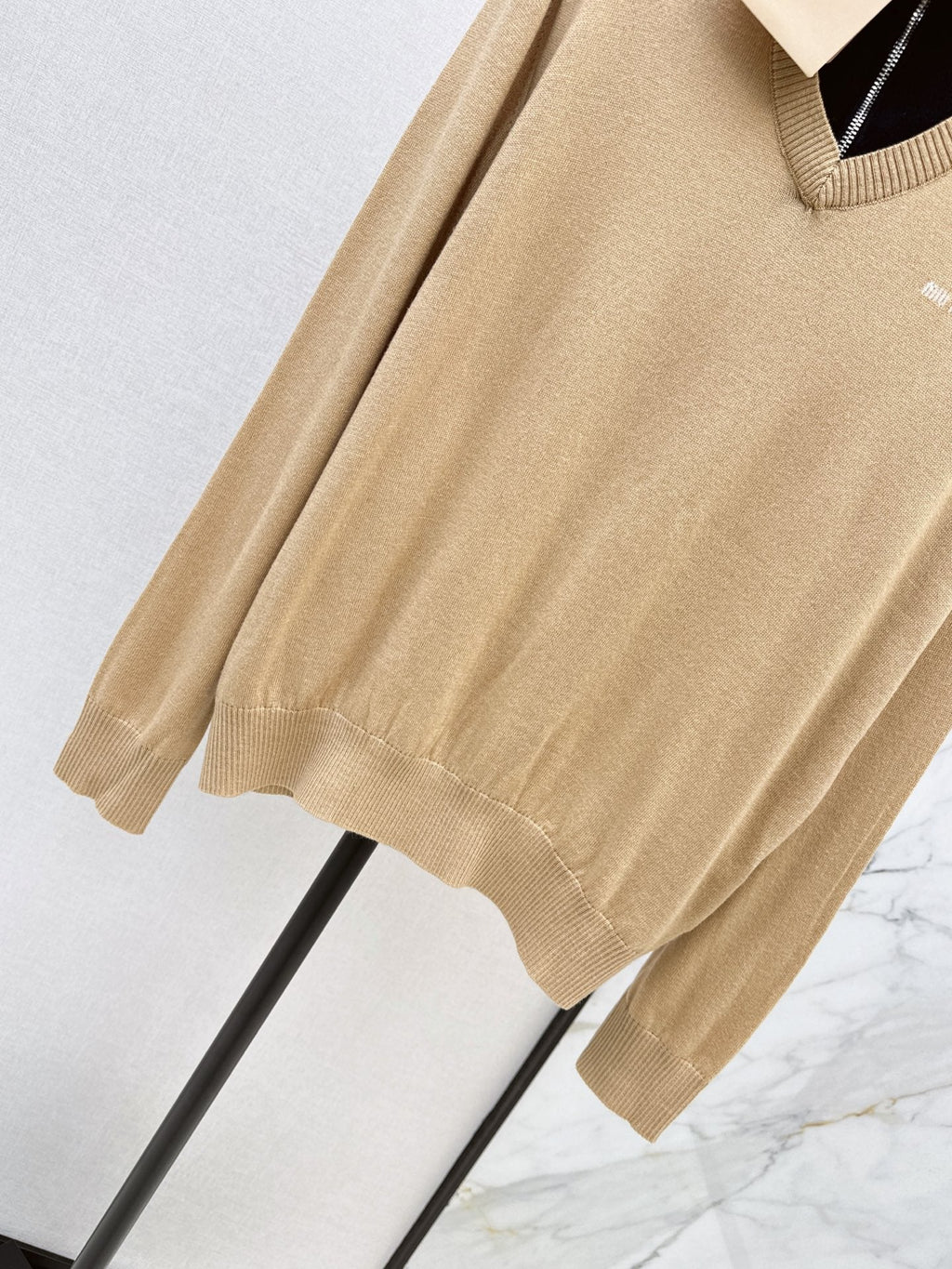 26FW New Color-Block Faux-Layered V-Neck Knit Sweater 🤎