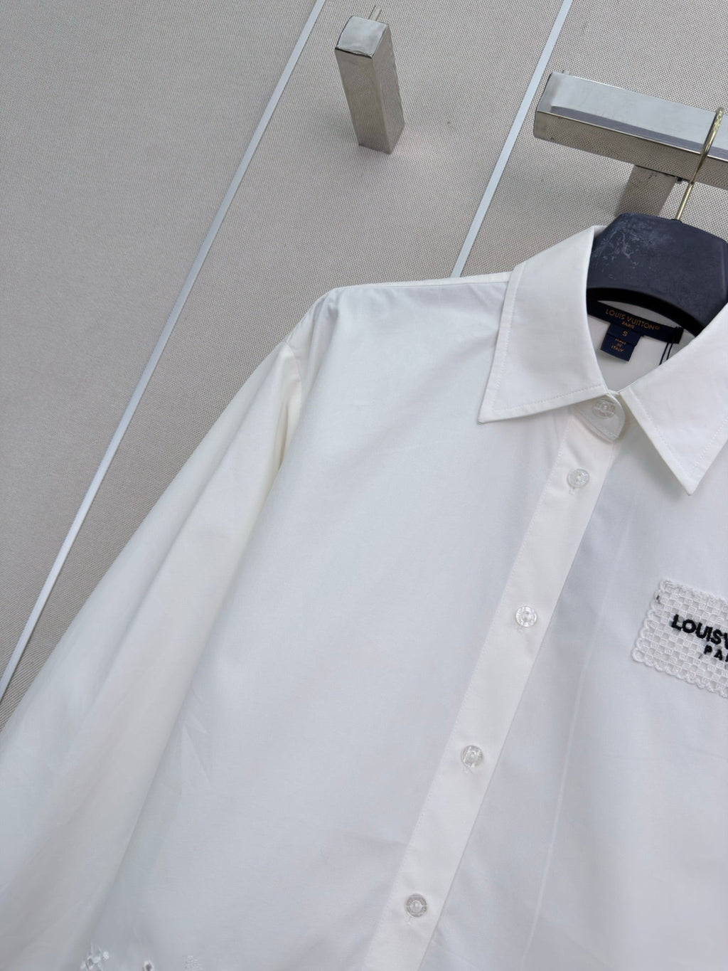 26FW New Cut-out Embroidered Long-Sleeve Shirt with Collar
