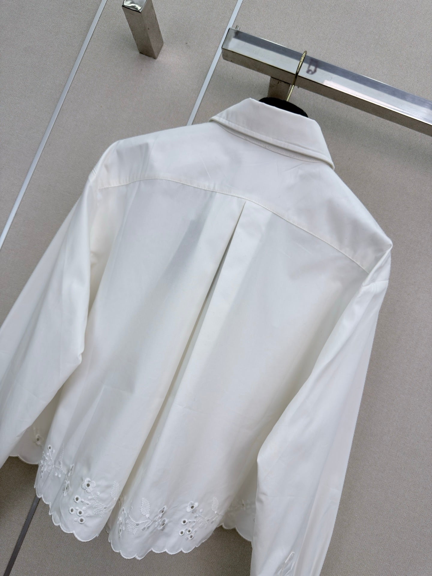 26FW New Cut-out Embroidered Long-Sleeve Shirt with Collar