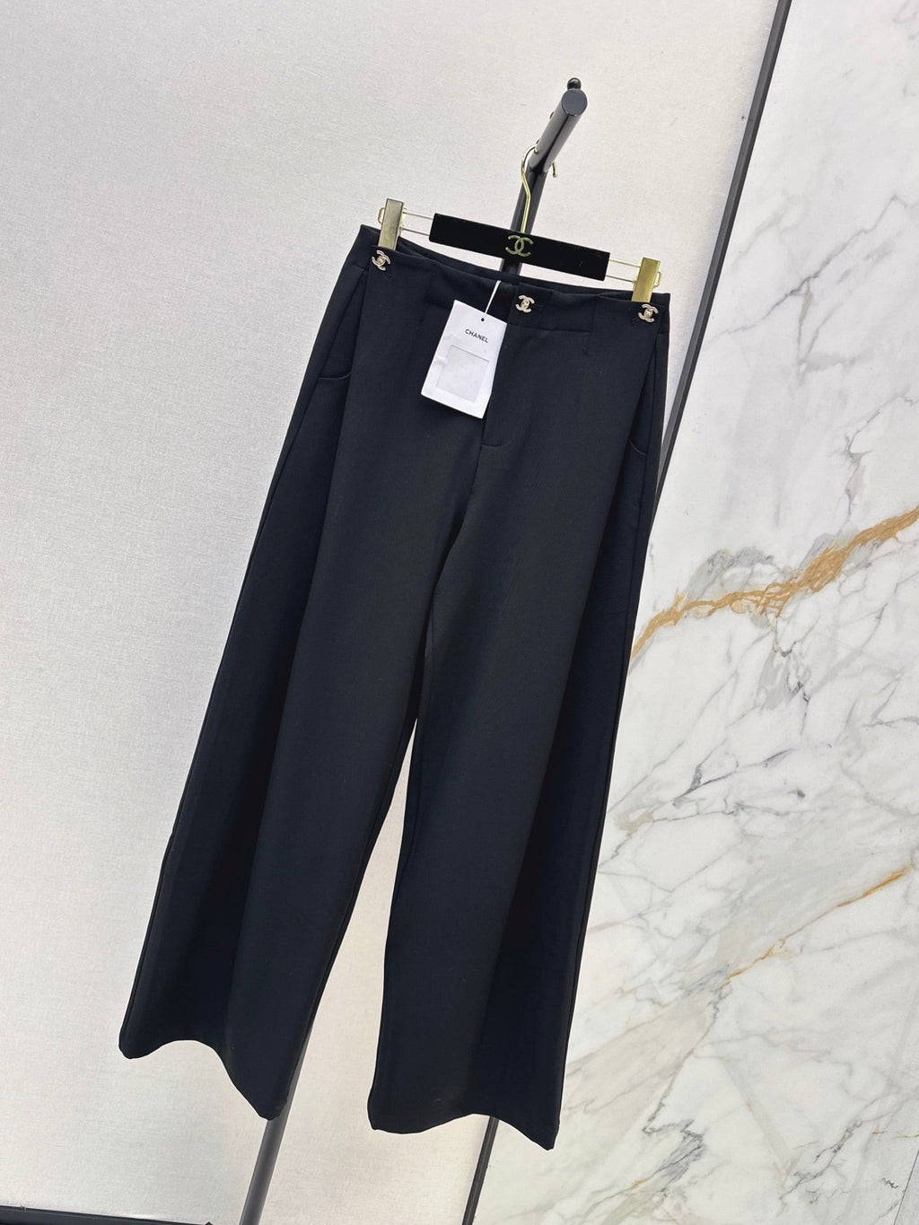 26FW Straight-Leg Wide-Leg Trousers with New Logo Hardware 🖤